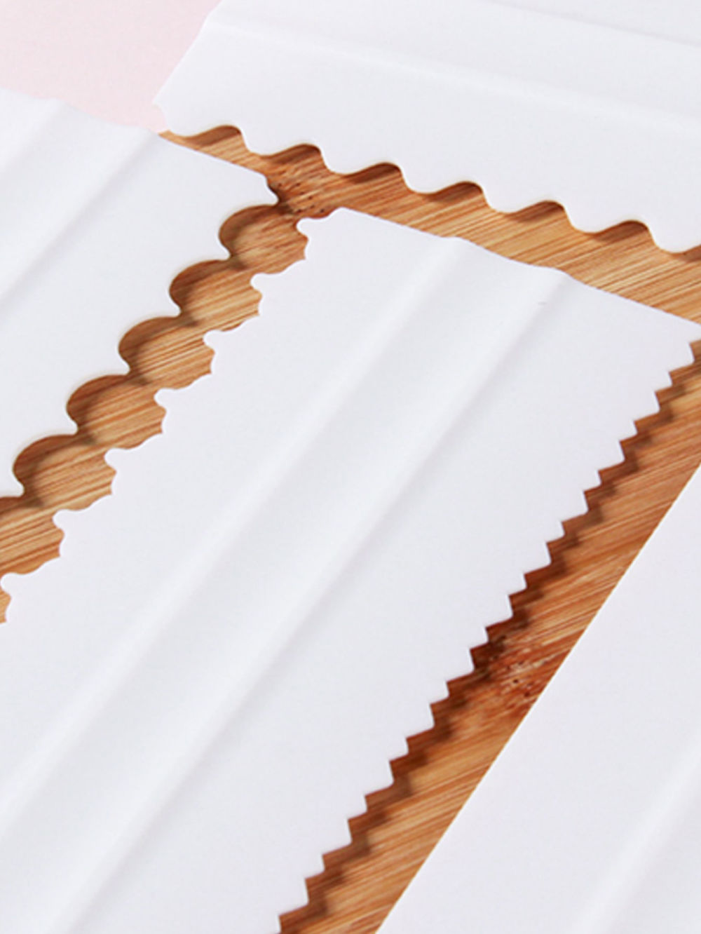 dropship 4pcs/set Double-Sided Cake Scraper - Perfect for Cream, Mousse, Butter, and Cake Edges - Random Color