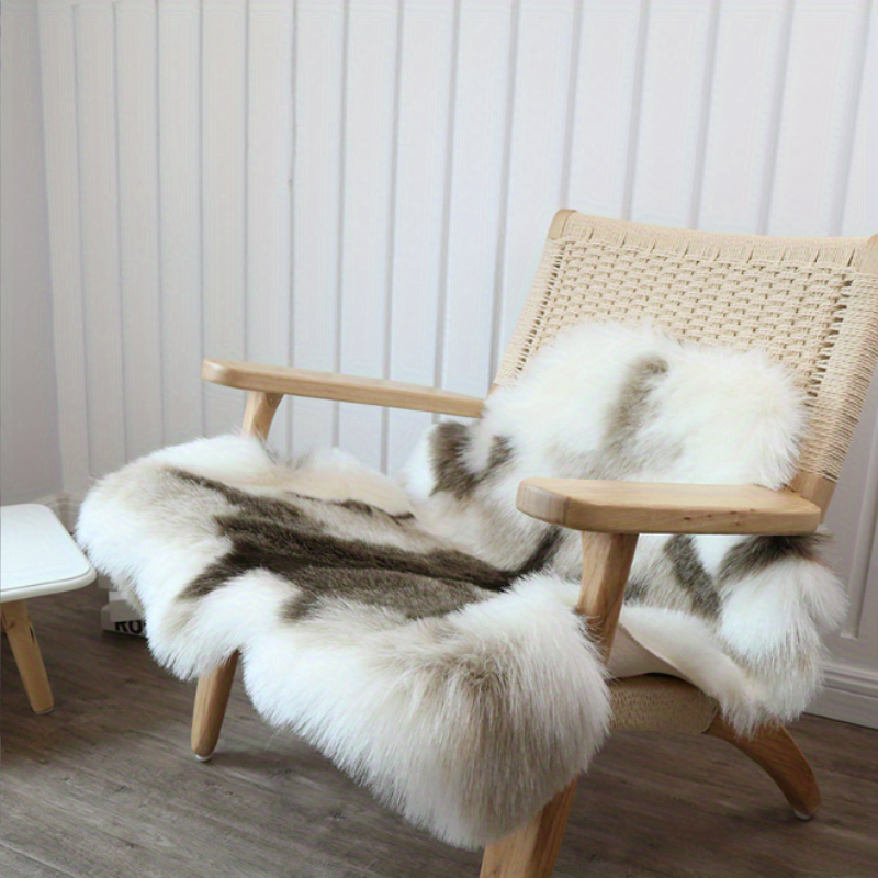 dropship 1pc, Soft and Fluffy Reindeer Hide Rug - Non-Slip Plush Faux Fur for Bedroom, Living Room, and Nursery - Machine Washable - White and Grey