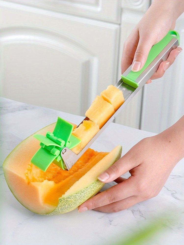 dropship Watermelon Cutter Stainless Steel Windmill Design Cut Watermelon Kitchen Gadgets Salad Fruit Slicer Cutter Tool