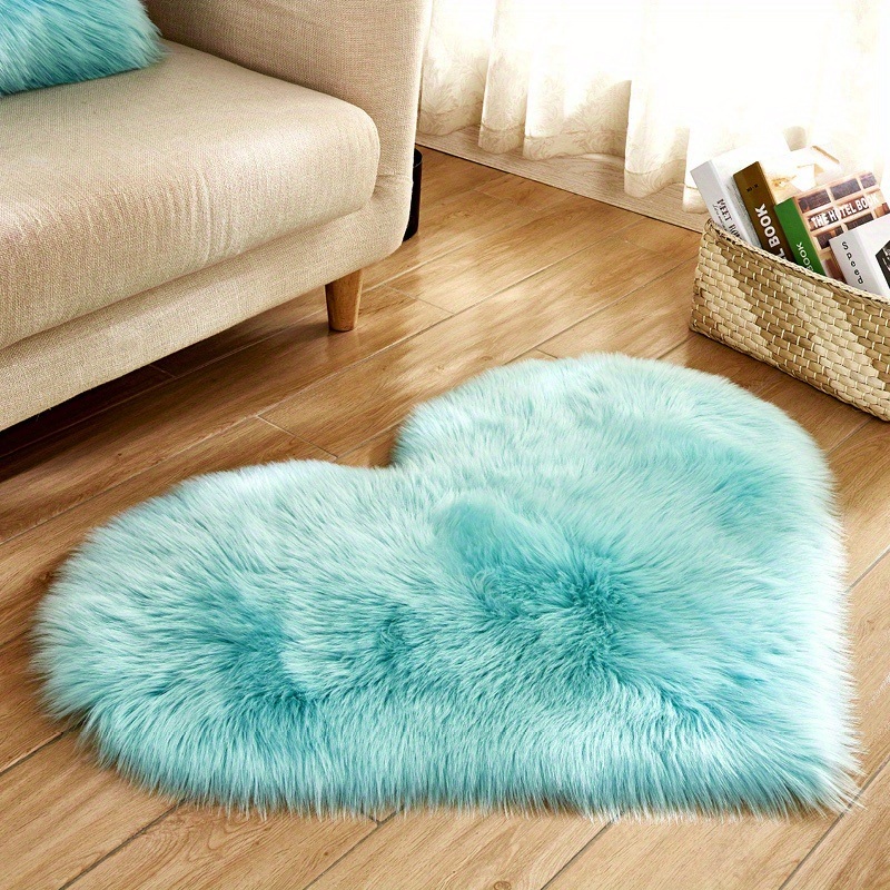dropship 1pc Heart-Shaped Faux Sheepskin Area Rug - Soft and Plush Carpet for Home, Bedroom, Nursery, and Kid's Room - Perfect for Home Decor and Comfort