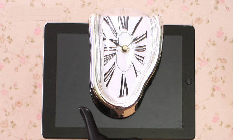 dropship 1pc, Surreal Melted Twisted Roman Numeral Wall Clocks Surrealism Style Clock Home Accessory Distorted Wall Watch Decor