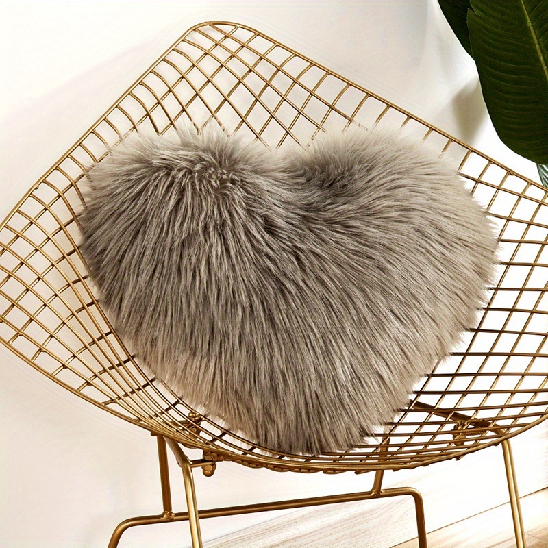 dropship 1pc Love Heart Plush Pillow - Soft and Cozy Indoor Sofa Chair Bed Cushion for Home Decoration - Removable and Machine Washable