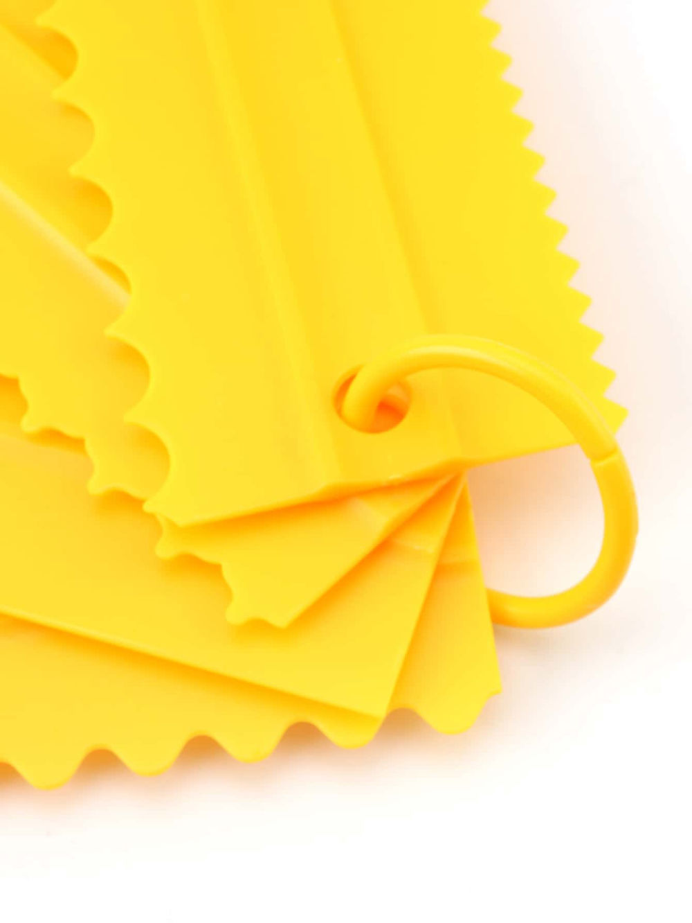 dropship 4pcs/set Double-Sided Cake Scraper - Perfect for Cream, Mousse, Butter, and Cake Edges - Random Color