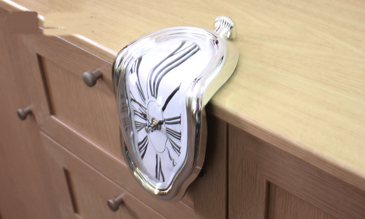 dropship 1pc, Surreal Melted Twisted Roman Numeral Wall Clocks Surrealism Style Clock Home Accessory Distorted Wall Watch Decor