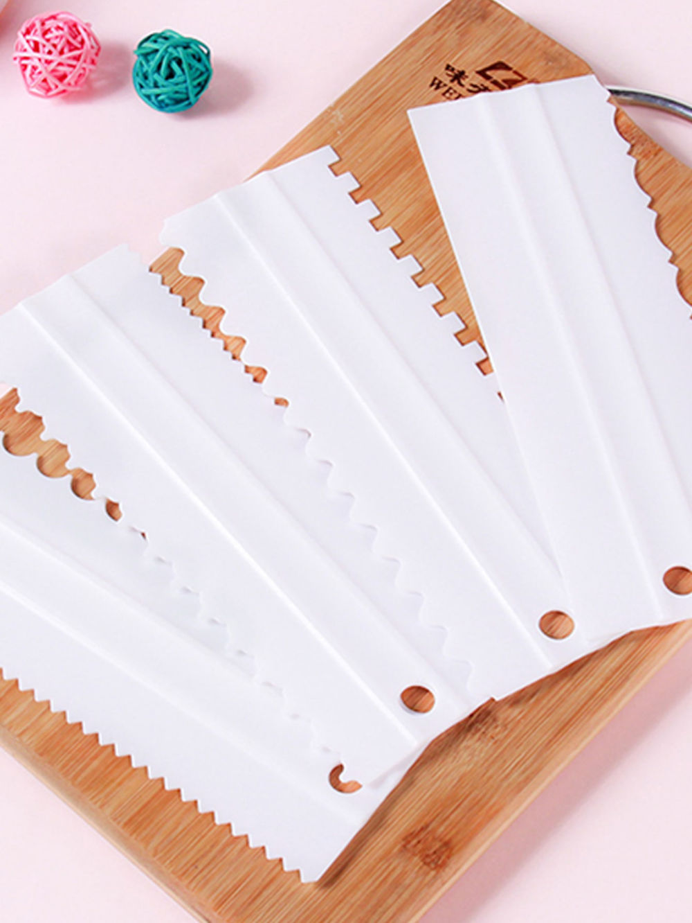 dropship 4pcs/set Double-Sided Cake Scraper - Perfect for Cream, Mousse, Butter, and Cake Edges - Random Color