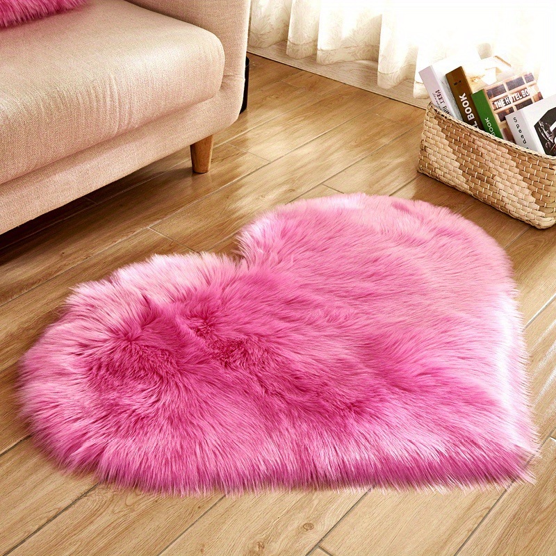 dropship 1pc Heart-Shaped Faux Sheepskin Area Rug - Soft and Plush Carpet for Home, Bedroom, Nursery, and Kid's Room - Perfect for Home Decor and Comfort