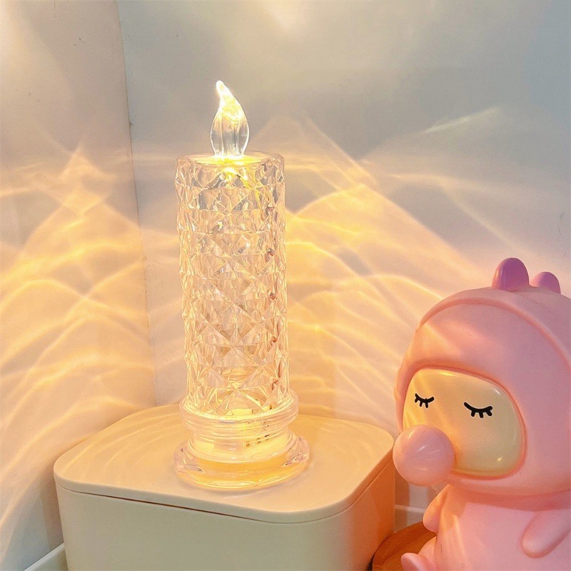 dropship 1pc Battery-Powered LED Candle Lamp with Rose Pattern Refraction Halo Projection for Birthday, Wedding, and Party Decor - Glowing Candle Lights in More Colors